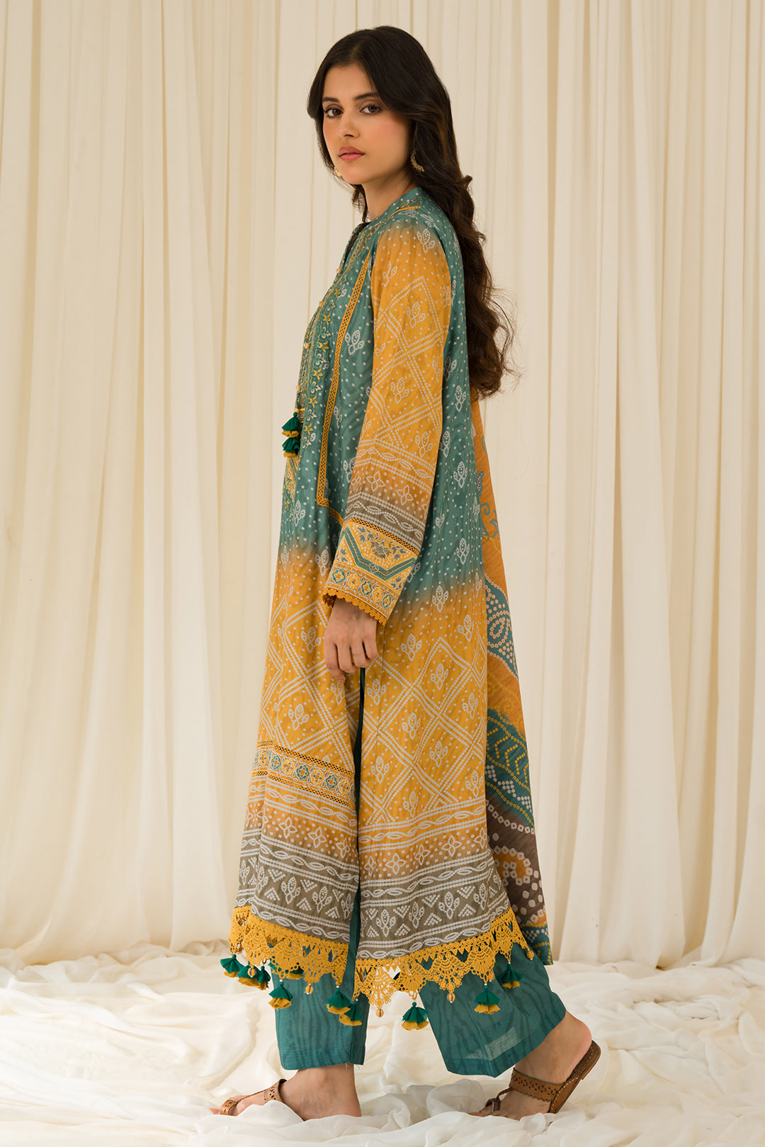 3 Piece - Embroidered Khaddar Suit U0976A