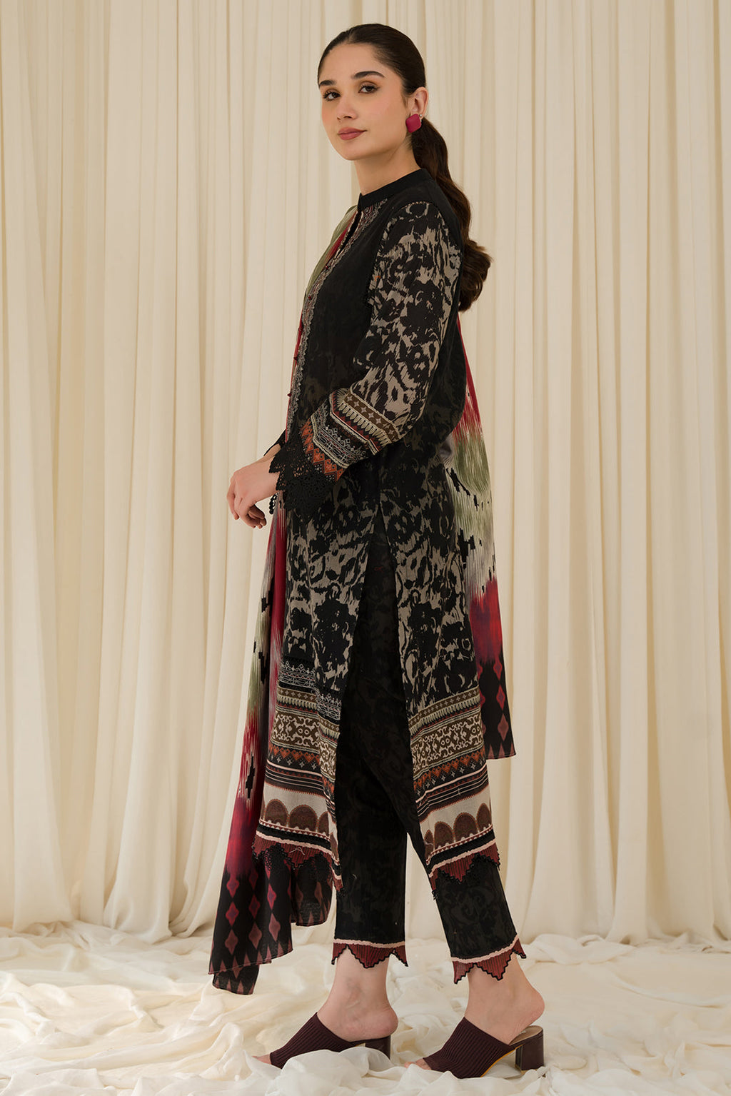 3 Piece - Embroidered Khaddar Suit U0996 (SO)