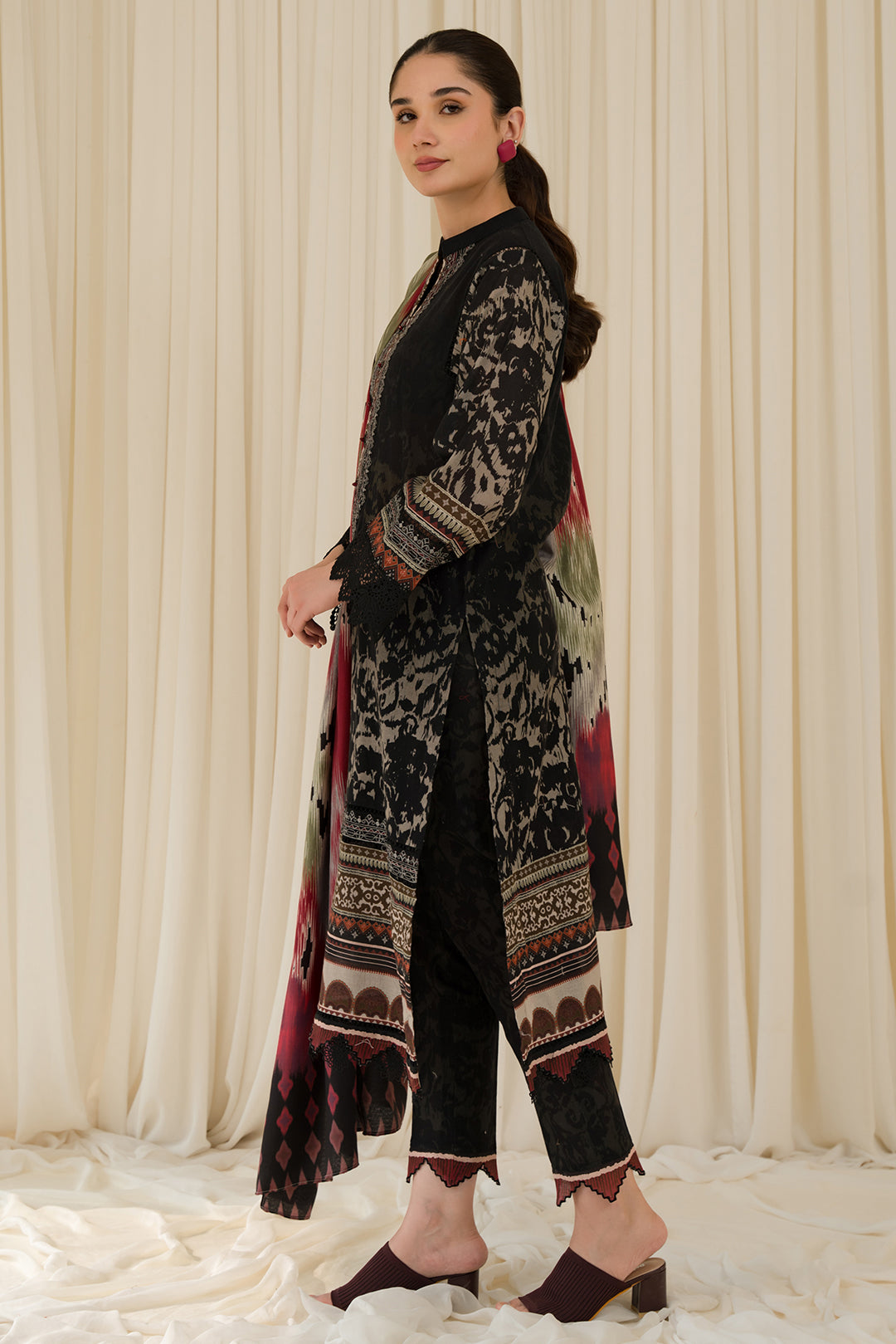 3 Piece - Embroidered Khaddar Suit U0996 (SO)
