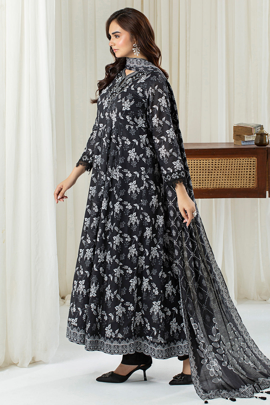 2 Piece - Embroidered Digital Printed Lawn Suit P001139