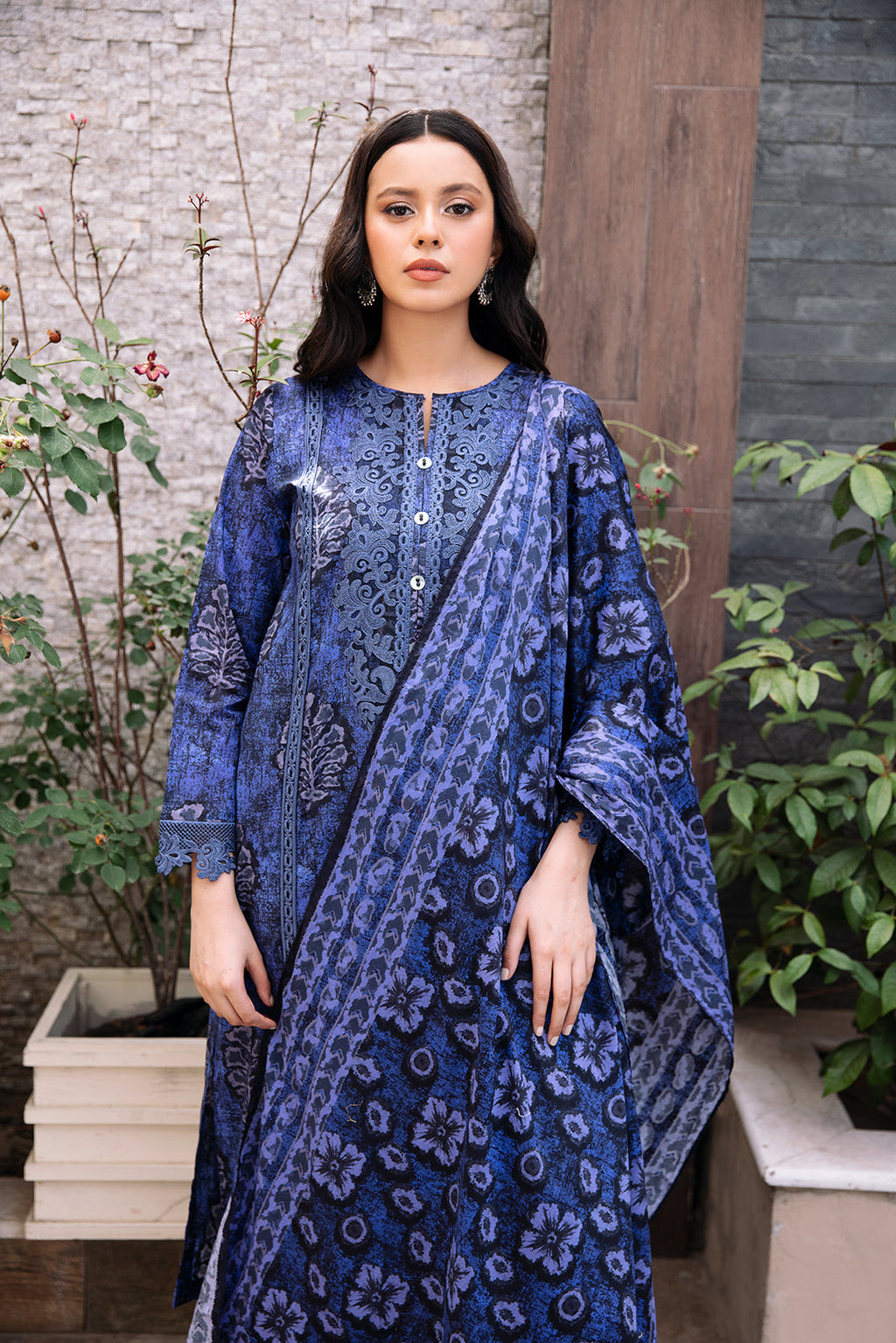 3 Piece - Embroidered Lawn Suit P1100B