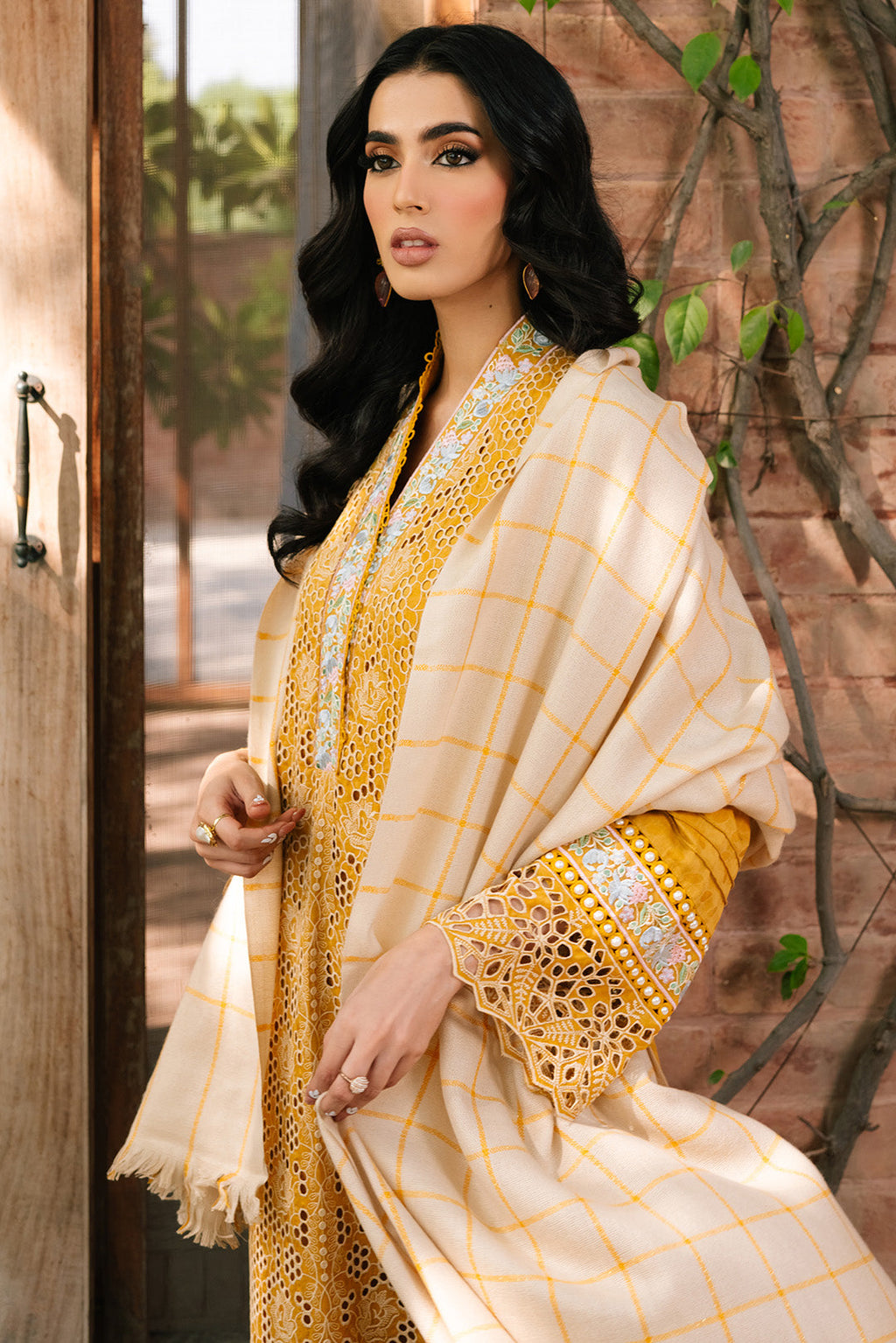 3 Piece -Schiffli Embroidered Viscose Jacquard Suit U0963