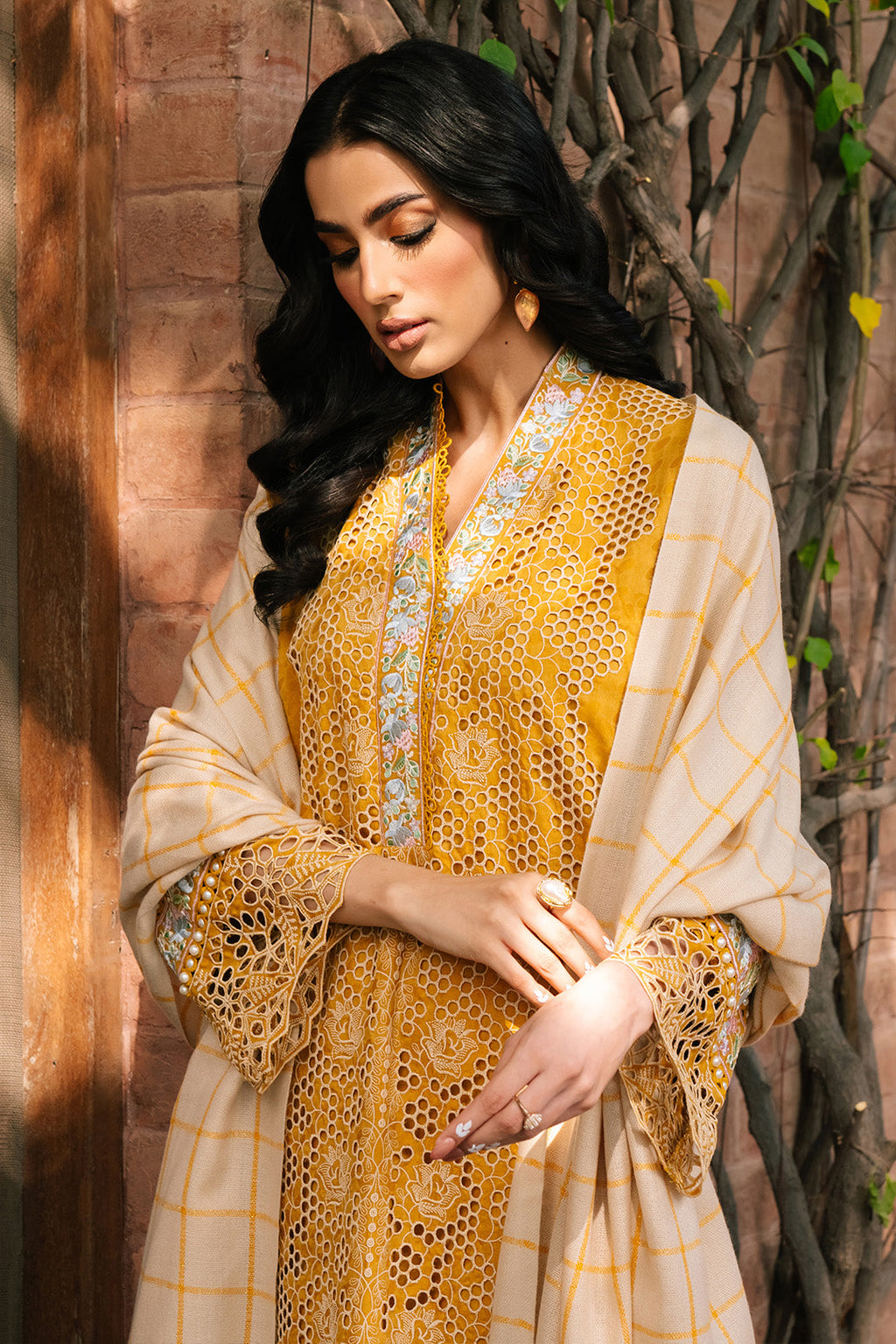 3 Piece -Schiffli Embroidered Viscose Jacquard Suit U0963
