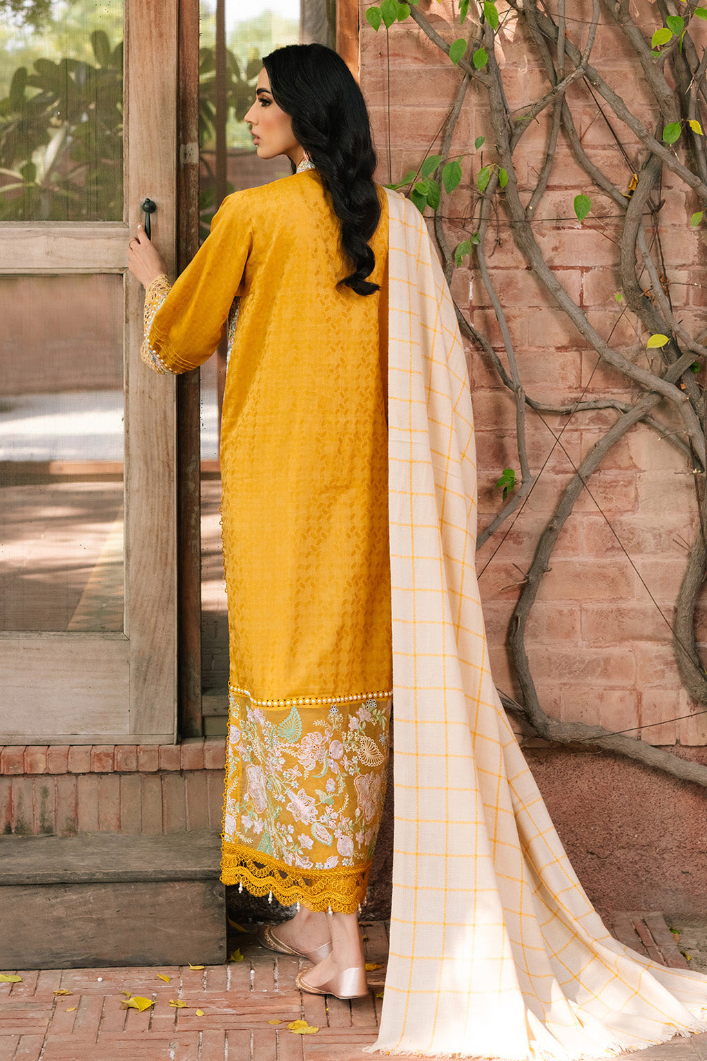 3 Piece -Schiffli Embroidered Viscose Jacquard Suit U0963